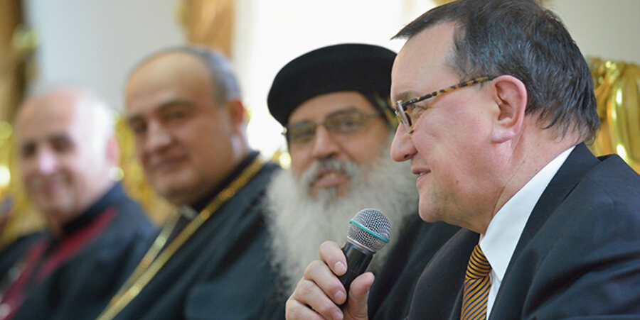 Der Bischof der Evangelischen Kirche von Kurhessen-Waldeck, Martin Hein (rechts) berichtet über seine Zeit im Irak. Foto: Paul Jeffrey/World Council of Churches