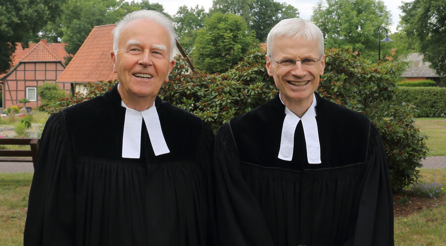 Pastor Joachim Cochlovius (l.) und Stefan Felber, der neue Leiter des evangelikalen Gemeindehilfsbundes. Foto: Gemeindehilfsbund