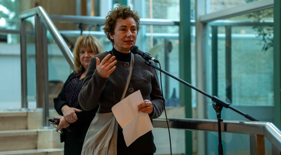 Noa Arad Yairi bei der Eröffnung ihrer Ausstellung. Foto: IDEA/Valentin Schmid