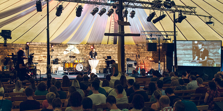 Zu dem zum 42. Mal veranstalteten evangelistischen Zeltlager vom 27. Juli bis 5. August kamen rund 2.000 Besucher aller Generationen. Foto: Jannes Jeising