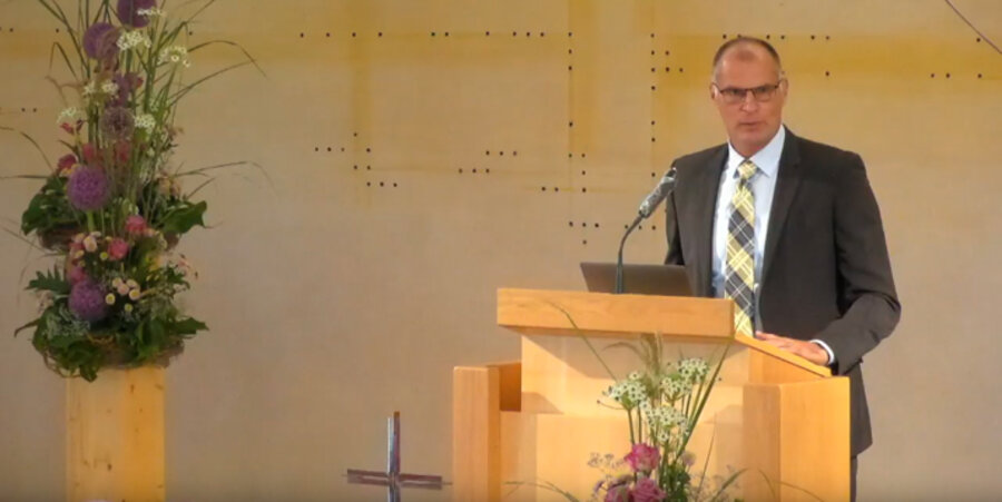Der deutschstämmige Missionar Kaégso Hery. Screenshot: YouTube/Geistliches Zentrum