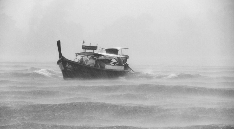 In Markus 4 steht, dass Jesus bei einer Bootsfahrt mit seinen Jüngern auf dem See Genezareth inmitten eines heftigen Seesturms seelenruhig schlief. Symbolfoto: unsplash.com