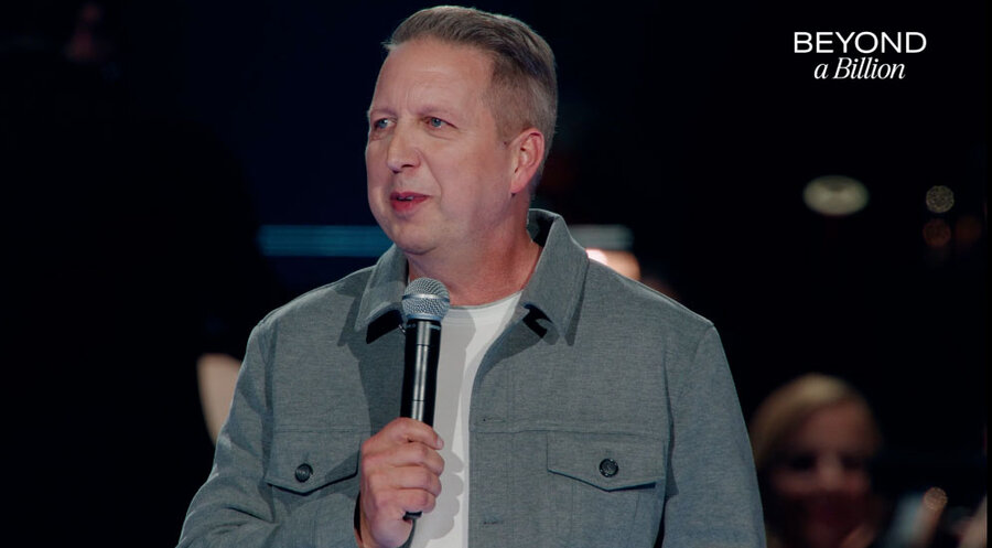 Der App-Gründer Bobby Gruenewald bei der Feier des neuen Rekords. Screenshot: life.church/billion
