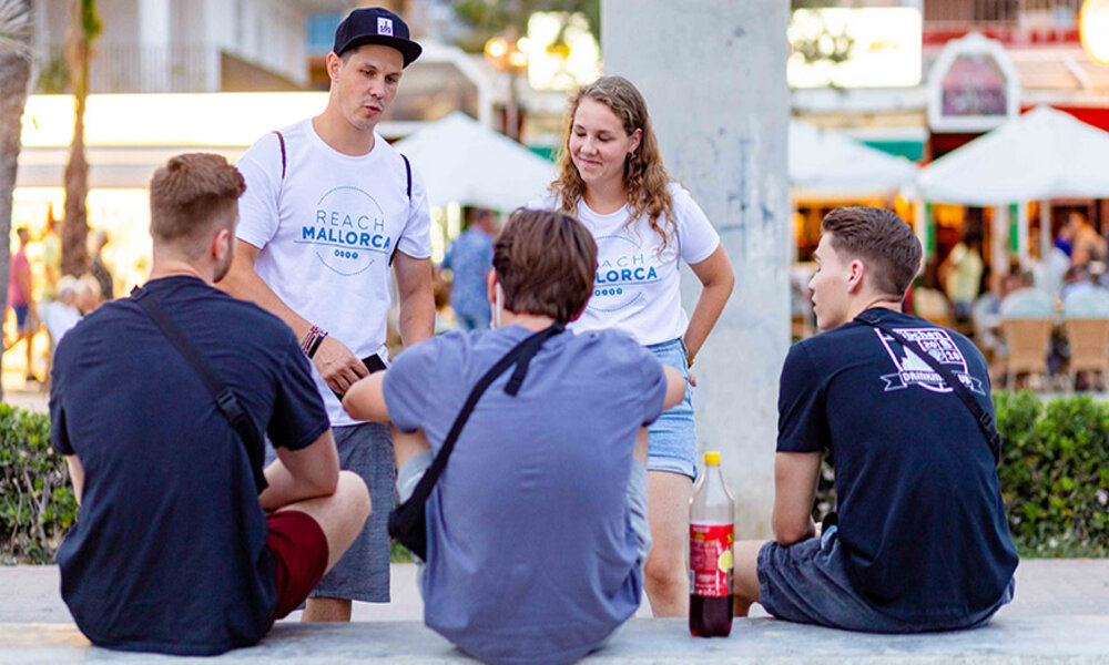 Bei dem Missionseinsatz geht es um den persönlichen Austausch mit Passanten. Foto: Esther Baumann