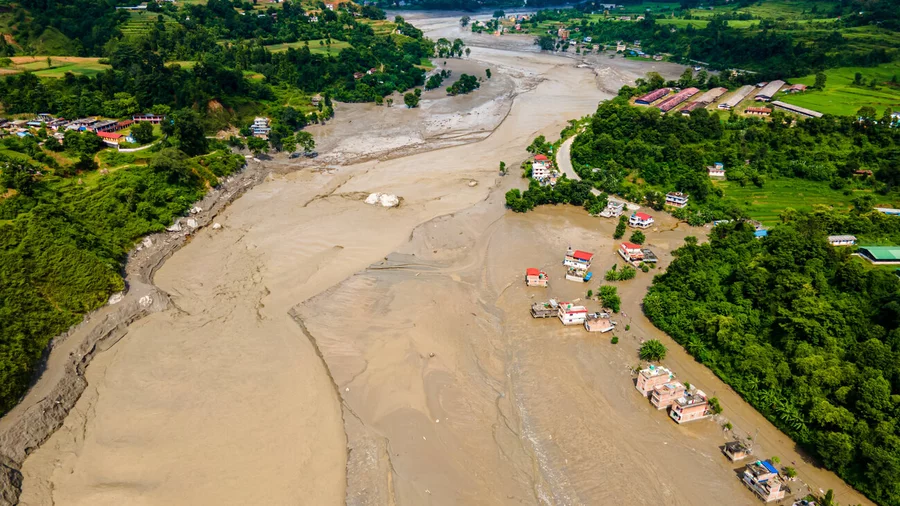 Wasser- und Schlammmassen hatten am Vormittag des 26. August ganze Ortschaften in Nepal verwüstet. 