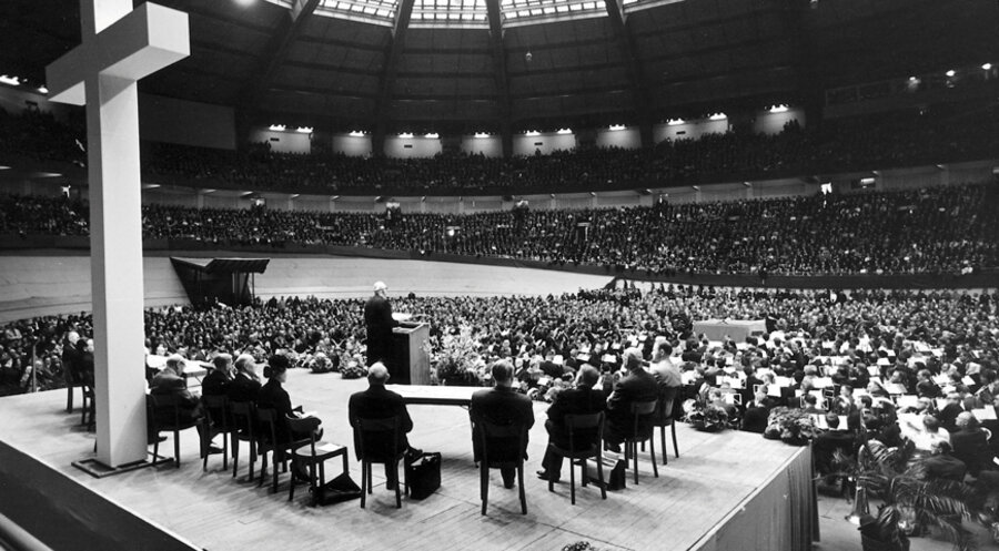 Im März 1966 gründete sich die Bekenntnisbewegung „Kein anderes Evangelium“ in der Westfalenhalle in Dortmund. Foto: Hans Lachmann