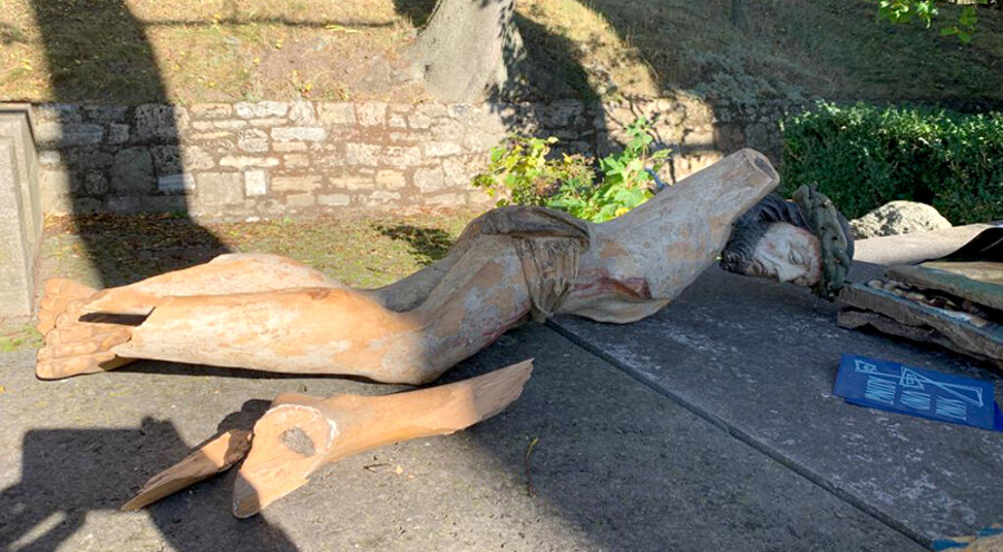 Ein 25-jähriger Muslim hatte Inventar und sakrale Gegenstände aus der Kirche geräumt und dabei ein Kruzifix zerstört. Foto: Privat