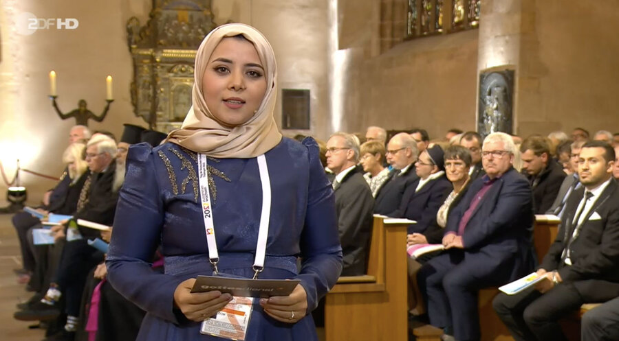 Die Muslima sprach zu Beginn des Gottesdienstes ein Grußwort. Screenshot: ZDF