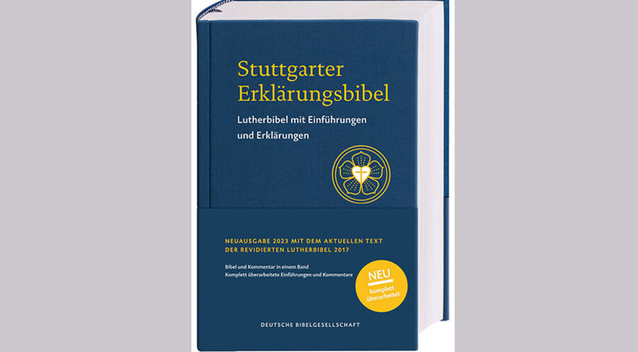 Die neue „Stuttgarter Erklärungsbibel". Foto: Deutsche Bibelgesellschaft