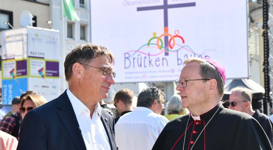 Der hessen-nassauische Kirchenpräsident Volker Jung (links) und der Limburger Bischof Georg Bätzing sprachen auf dem Rheinland-Pfalz-Tag. Foto: EKHN