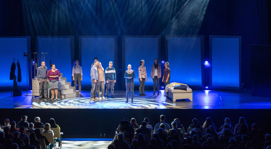 Mehr als 5.200 Menschen besuchten die Großevangelisation „Life on Stage“ in der Nürnberger Meistersingerhalle. Foto: Netz-Werk Deutschland/Holger Meyer