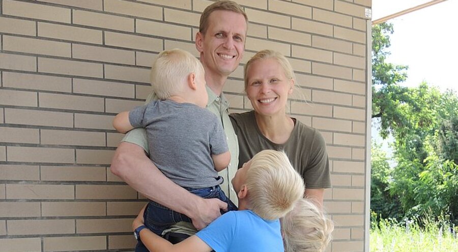 Peter Stafford, Ehefrau Rebekah und ihre Kinder wurden entlassen. Foto: Charité|Pia Nitz