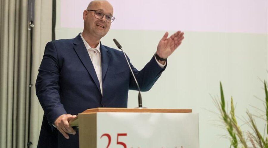 Der Chefredakteur der evangelischen Monatszeitschrift „zeitzeichen“, Reinhard Mawick. Foto: Rolf Zöllner