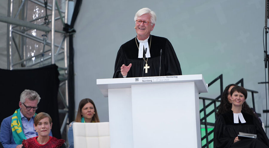 Der Landesbischof der Evangelisch-Lutherischen Kirche in Bayern, Heinrich Bedford-Strohm, beim Eröffnungsgottesdienst des Deutschen Evangelischen Kirchentages in Nürnberg. Foto: IDEA/Markus Pletz