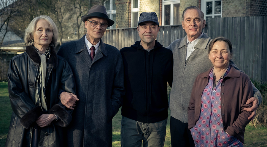 Die Schauspieler von links: Margot Honecker (Barbara Schnitzler), Erich Honecker (Edgar Selge), Jan Josef Liefers (Regisseur/Produzent), Uwe Holmer (Hans-Uwe Bauer), Sigrid Holmer (Steffi Kühnert). Foto: ZDF/Conny Klein
