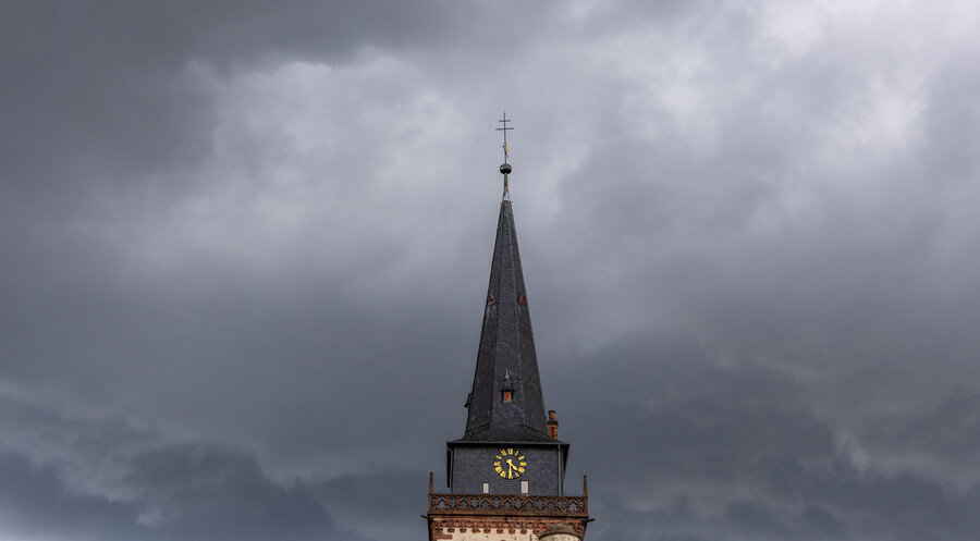 Betroffenen von sexualisierter Gewalt in Kirchen können sich im „BetroffenenNetzwerk“ miteinander austauschen. Symbolfoto: picture alliance / Jan Eifert | Jan Eifert