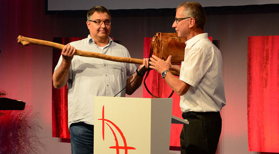 v.l.: Pastor Holger Totzeck und Pastor Karl-Heinz Geppert. Foto: KH Ernhardt