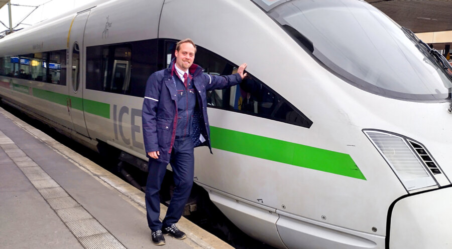 Ruben Schiller vor einem ICE. Foto: Privat