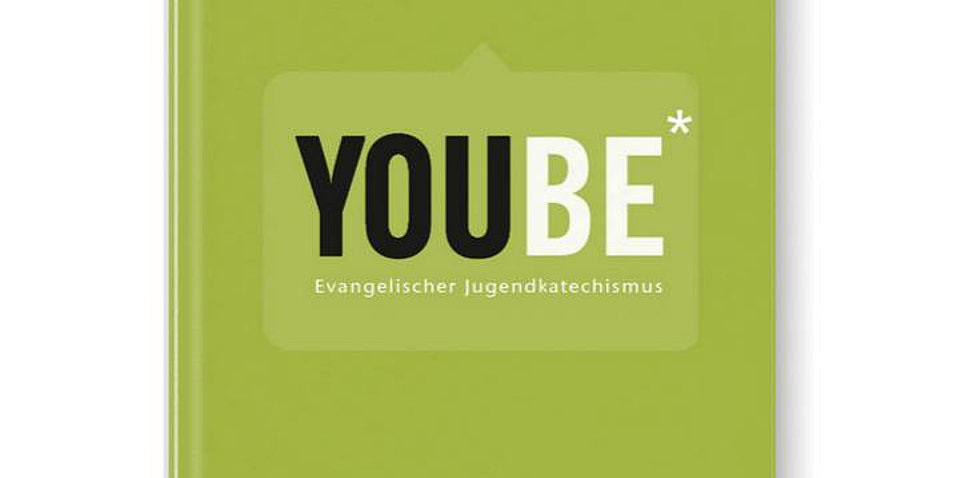 Der „Yoube“ genannte neue evangelische Jugendkatechismus wurde auf dem Pfingstjugendtreffen in Aidlingen präsentiert. Foto: fontis