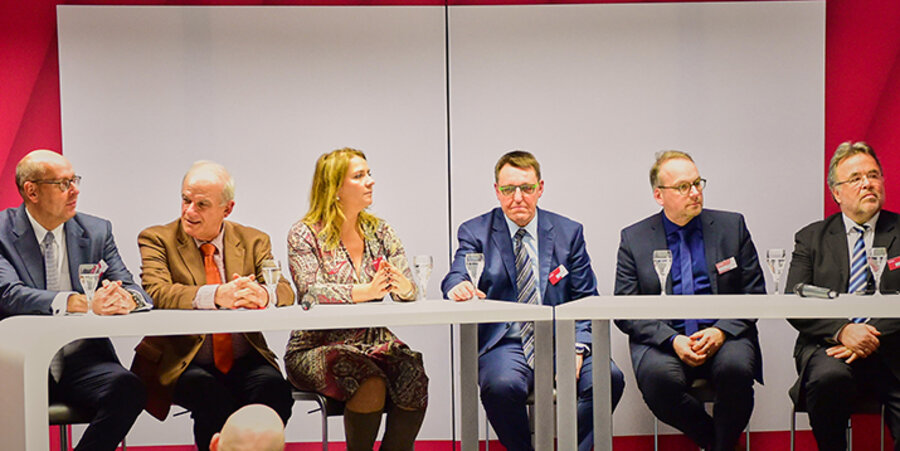 v.l.: Michael Inacker, Peter Hahne, Birgit Kelle, Jörg Bollmann, Christoph Waffenschmidt und Ekkehart Vetter. Foto: idea/Wolfgang Köbke