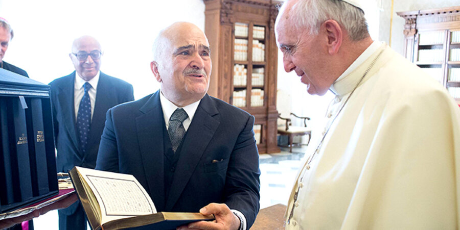 Der muslimische Prinz Hassan von Jordanien (Mitte im Bild) trifft den Papst im Vatikan. Foto: picturealliance/dpa