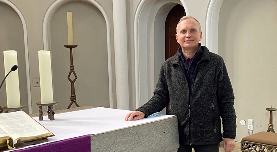 „Das Gespräch offenhalten“: Der Pfarrer der evangelischen Zwölf-Apostel-Kirchengemeinde, Burkhard Bornemann. Foto: picture alliance/dpa/Silvia Kusidlo