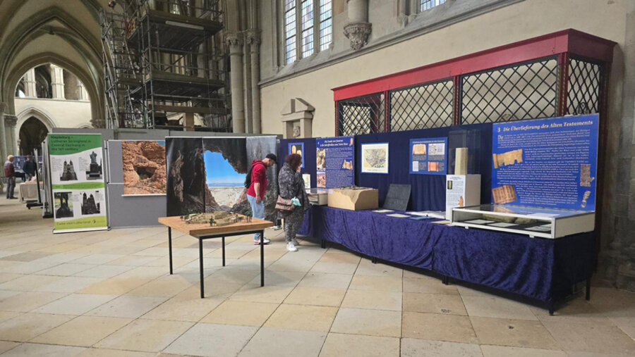 Vom 14. bis 25. September gastiert die größte mobile Bibelausstellung Europas im Magdeburger Dom. Foto: Alexander Schick