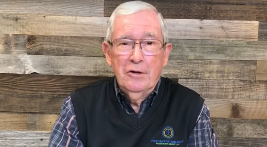 Der Baptistenpastor Bill Curl bei einer Onlineandacht. Screenshot: Youtube/First Orlando
