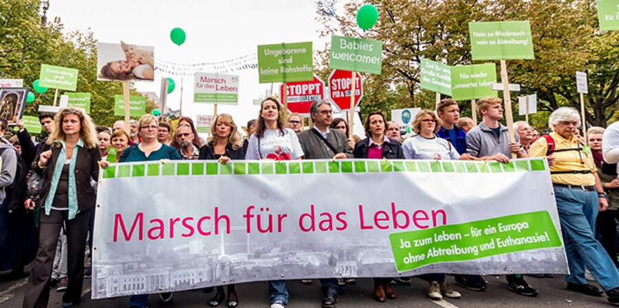 2015 zählte der Schweigemarsch rund 7.000 Teilnehmer. Foto: M. Pletz
