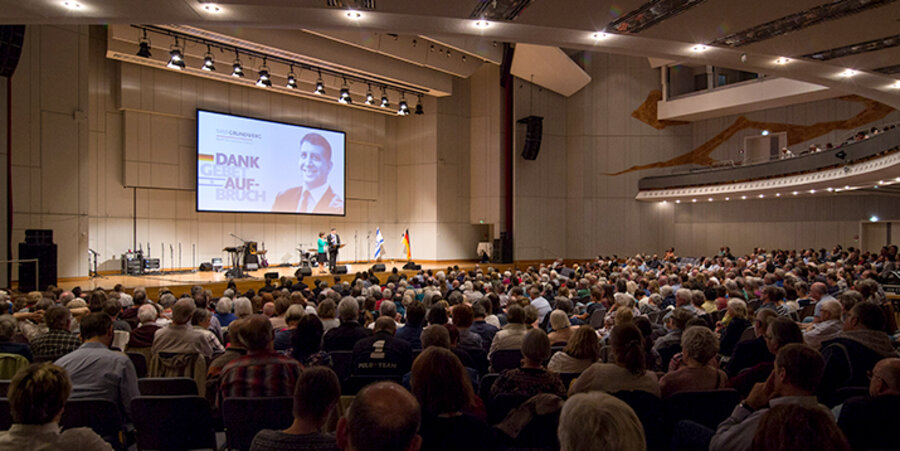 Anlass des Tages unter dem Motto „Dank – Gebet – Aufbruch“ war das 70-jährige Bestehen der Bundesrepublik Deutschland. Foto: Levi Doerflinger