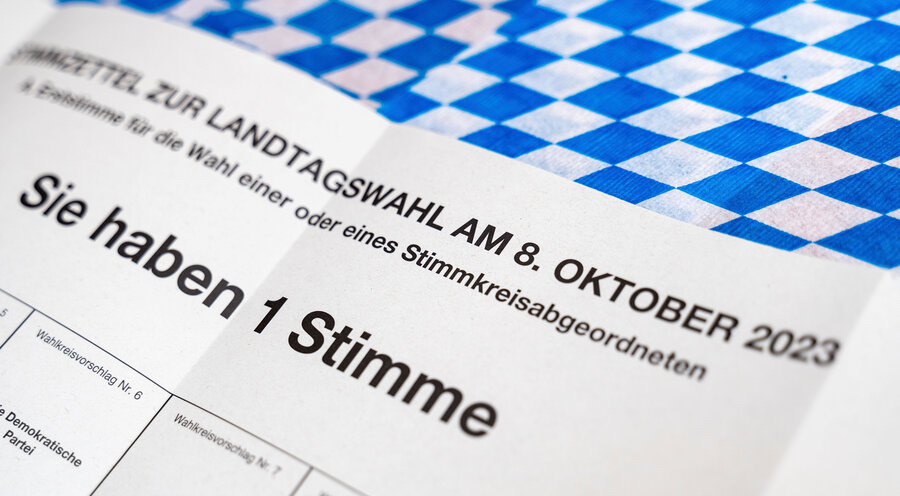 Stimmzettel bei der Briefwahl zur Landtagswahl am 8 Oktober in Bayern. Foto: Picture Alliance/CHROMORANGE; Michael Bihlmayer