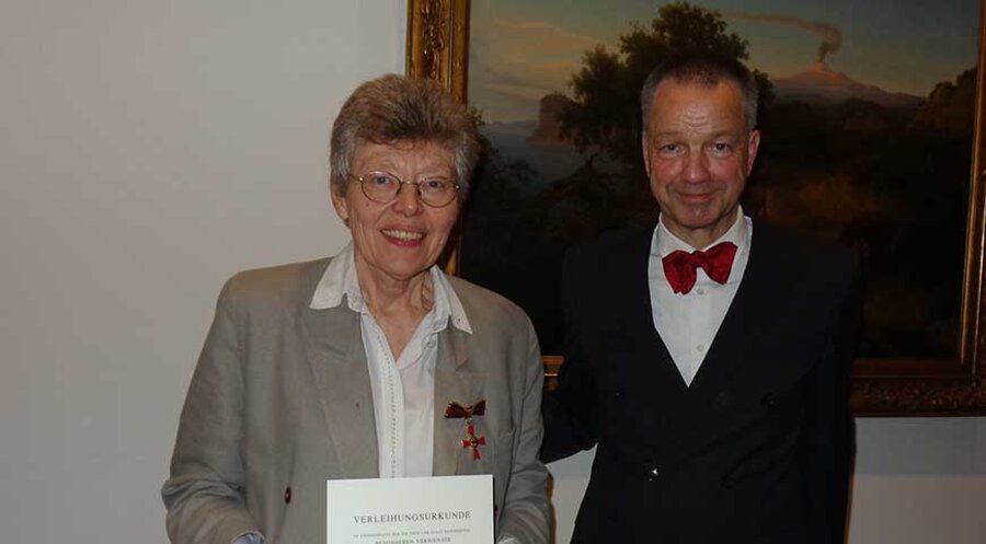 v.l.: Christine Schmotzer von der Christusträger-Schwesternschaft und der deutsche Botschafter Bernhard Schlagheck. Foto: privat