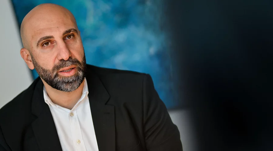 Ahmad Mansour : „Wir haben jahrelang die Strukturen, die den Extremismus fördern, nicht nur geduldet, sondern teilweise auch finanziert.“ Foto: picture alliance/Hasan Bratic