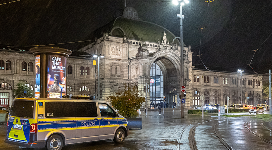 Nürnberger Haupthahnhof: Dafür gebetet, dass dieser gefährliche Ort zu einem der sichersten Bahnhöfe Deutschlands werde. Foto: picture alliance/Eibner-Pressefoto/Ardan Fuessman