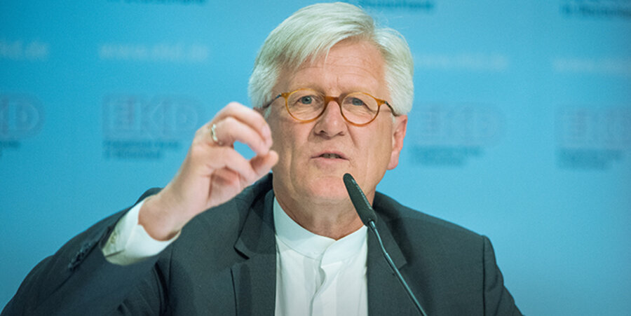 Der EKD-Ratsvorsitzende Heinrich Bedford-Strohm äußerte sich vor Journalisten bei der EKD-Synode in Magdeburg. Foto: idea/kairospress