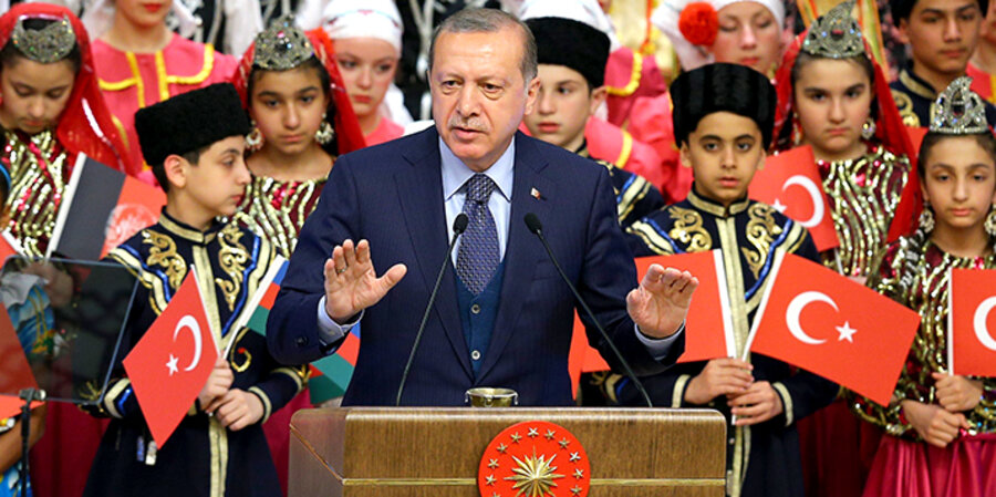 Der türkische Präsident Recep Tayyip Erdogan bei einer Rede zum Feiertag der Nationalen Souveränität und des Kindes. Foto: picture-alliance/abaca