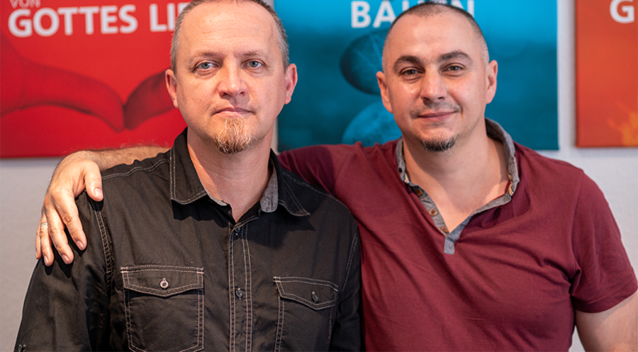 Andrii (li.) ist Präses des Bundes Freier evangelischer Gemeinden in der Ukraine und Pastor in Dnipro. Yurii ist Pastor im ostukrainischen Kramatorsk. Foto: FeG/Ukrainehilfe