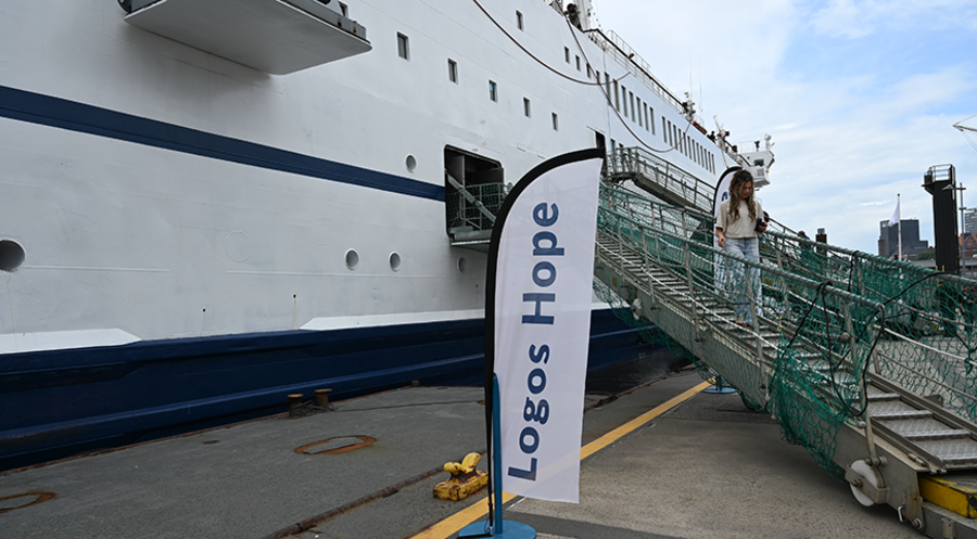 Das Missionsschiff „Logos Hope“ liegt derzeit im Hamburger Hafen. Foto: IDEA/Erika Weiss