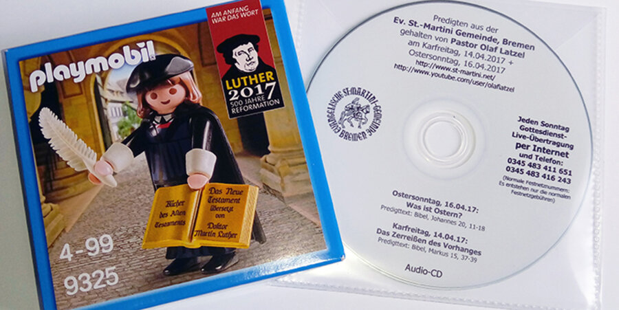 Die Playmobil-Figur „Martin Luther“ (1483–1546) wird zusammen mit einer Predigt des evangelikalen Pastors Olaf Latzel angeboten. Foto: Matthias Skusa