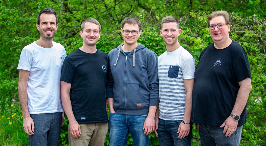 V.l.n.r.: Patrick Veihelmann (Geschäftsführer Verwaltung), Michael Breidenmoser (Geschäftsführer Jugendarbeit), Alexander Schmalzhaf (1. Vorsitzender), Markus Deuschle (Geschäftsführer Personal) und Thomas Martin (Leiter Fachbereich Verwaltung). Foto: SWD-EC