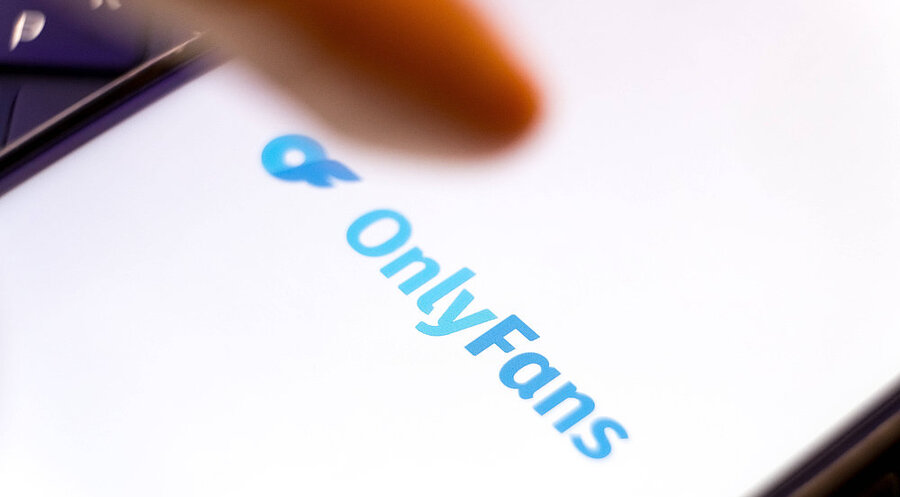 Auf OnlyFans können Nutzer Bilder und Videos posten und ihren Abonnenten verkaufen – auch erotische oder pornografische. Foto: IMAGO / NurPhoto