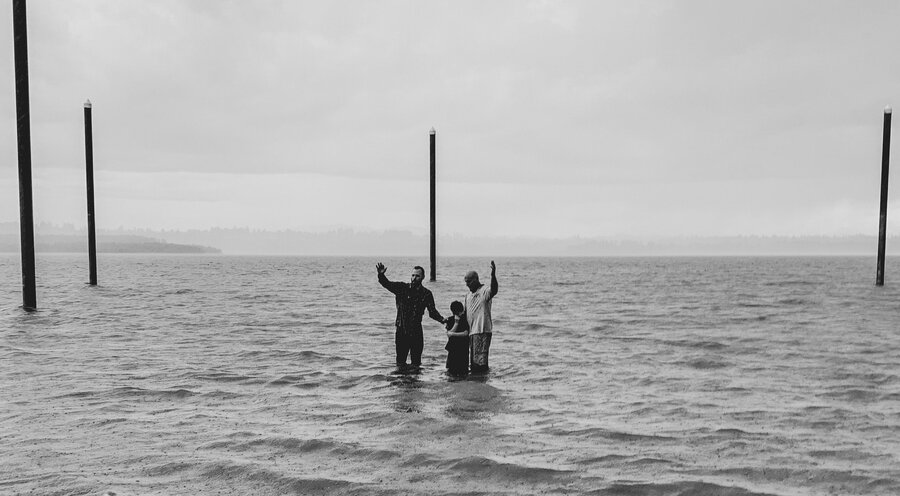 Fünf Menschen ließen sich taufen. Symbolfoto: unsplash.com