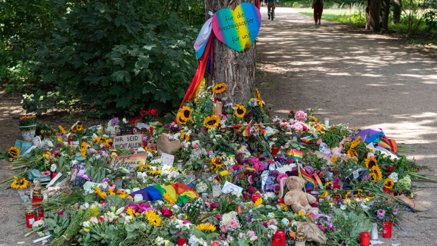 Die improvisierte Gedenkstätte in Tiergarten.