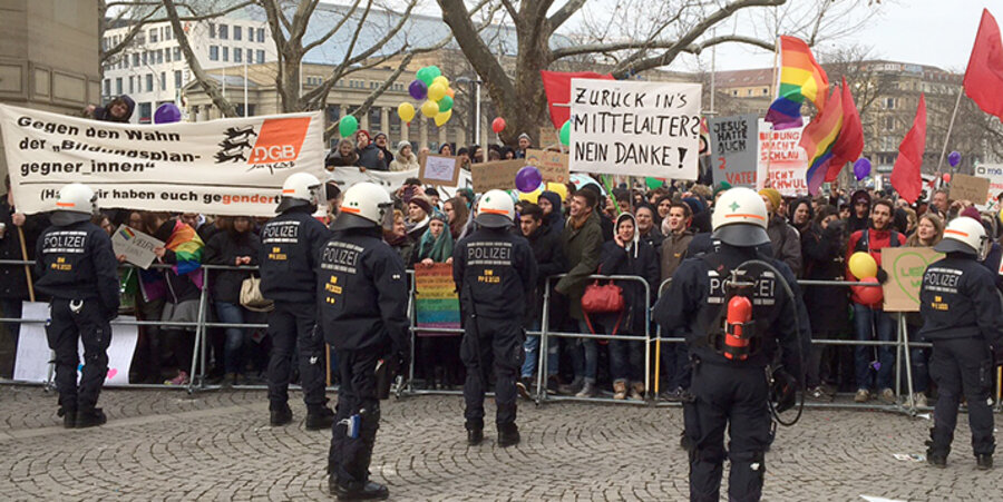 Insgesamt gab es sieben Gegendemonstrationen linksextremer Gruppen, die die Veranstaltung störten. Foto: idea/Schillinger