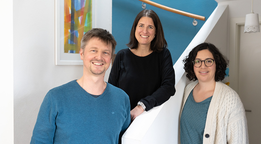 Der neue Vorstand von links nach rechts: Markus Bayer, Henrike Brinkmann und Ibtissame Bucher. Foto: Benedikt Schweizer