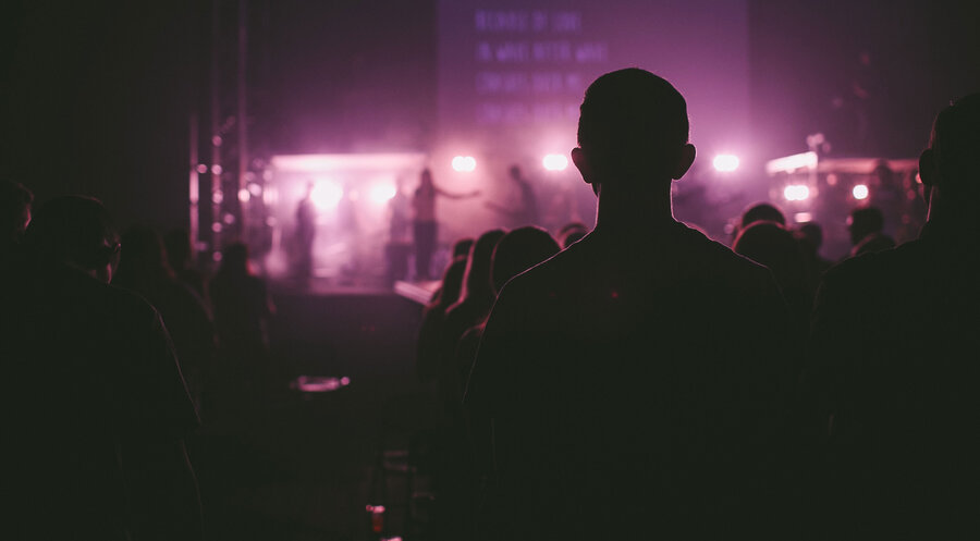 Der Gottesdienst einer Pfingstgemeinde. Symbolfoto: unsplash.com