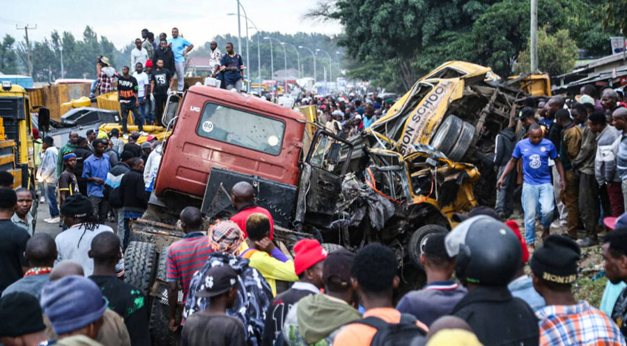 Bei dem Unfall mit 25 Toten wurde 
der gelbe Reisebus der Missionare bis zur Unkenntlichkeit zerstört. Foto: IMAGO / Xinhua