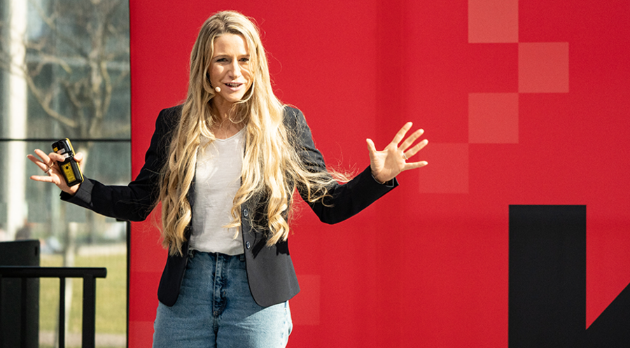 „Wer im Leben vorankommen will, sollte aktiv werden“: Die Autorin und Chefredakteurin des digitalen Laufmagazins „Runtimes“ beim KCF in Karlsruhe. Foto: IDEA/Matthias Schmitt