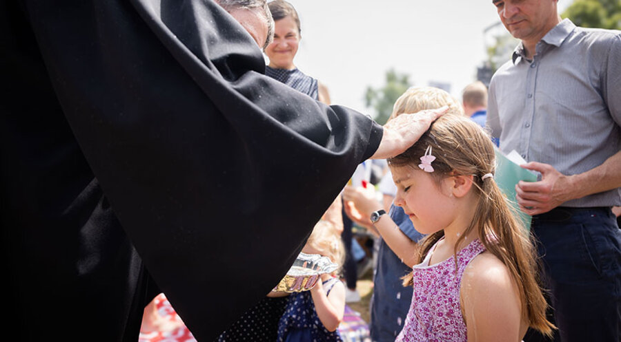 Die meisten Täuflinge waren Kinder. Foto: EKiR.de/ Meike Böschemeyer