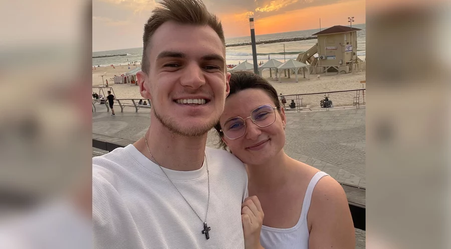 Christian und Esther Giller an der Promenade in Tel Aviv. Foto: Privat